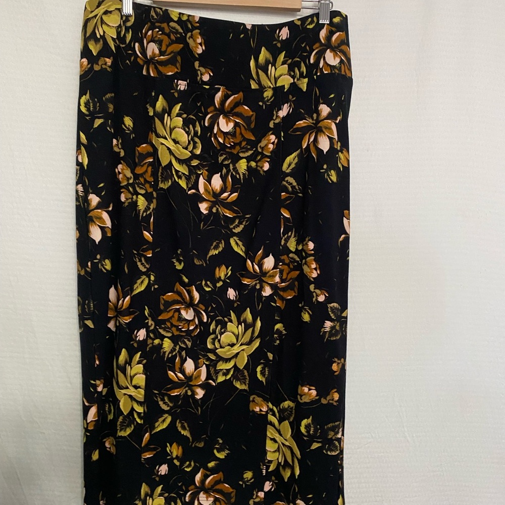 MIDI Pencil Skirt *Like New*